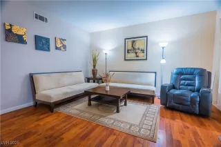 Photo #4: 2714837 Listing