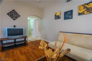 Photo #6: 2714837 Listing