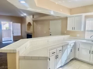 Photo #3: 2714839 Listing 