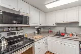 Photo #1: 2714853 Listing