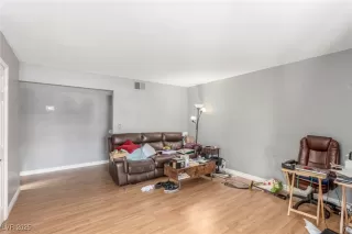 Photo #6: 2714853 Listing