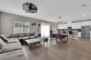 Photo #4: 2714854 Listing