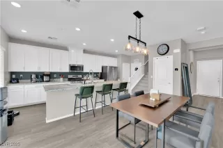 Photo #6: 2714854 Listing