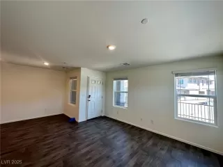 Photo #5: 2714856 Listing