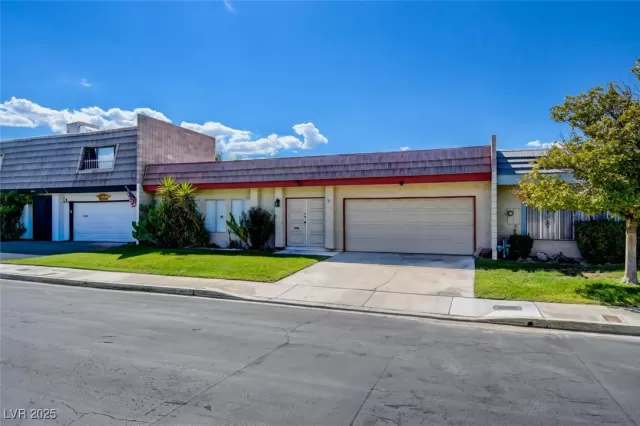 MLS: 2714917 Condo For Sale