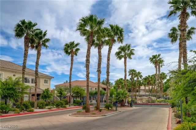 MLS: 2714944 Condo For Sale