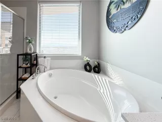 Photo #6: 2714971 Listing