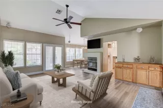 Photo #4: 2714992 Listing