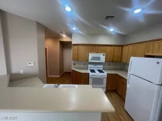 Photo #5: 2714997 Listing 