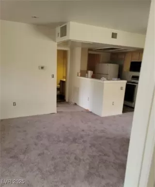 Photo #5: 2715031 Listing 