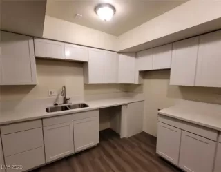 Photo #6: 2715033 Listing