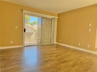 Photo #2: 2715038 Listing 