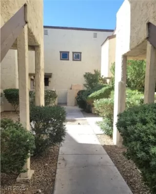 Photo #6: 2715047 Listing