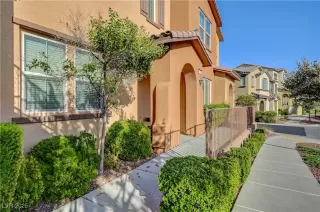 Photo #3: 2715058 Listing 