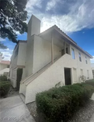 Photo #1: 2715059 Listing