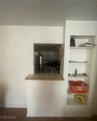 Photo #5: 2715059 Listing