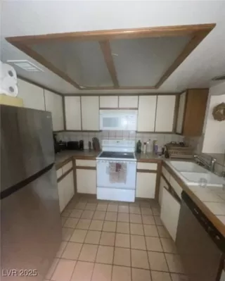 Photo #6: 2715059 Listing