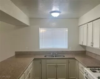 Photo #3: 2715063 Listing