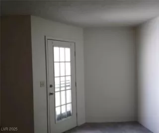 Photo #4: 2715064 Listing