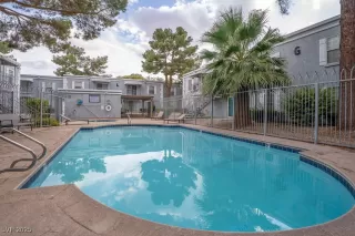 Photo #4: 2715075 Listing 