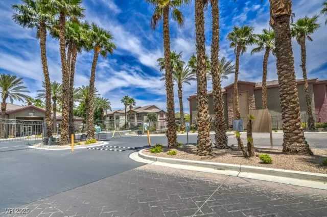 MLS: 2715080 Condo For Sale