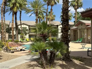 Photo #6: 2715080 Listing