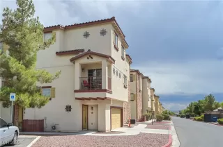 Photo #2: 2715083 Listing