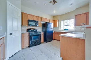 Photo #3: 2715083 Listing