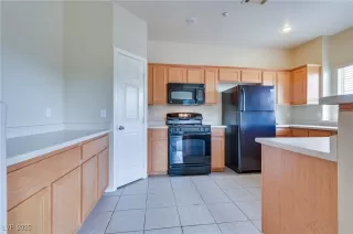 Photo #5: 2715083 Listing