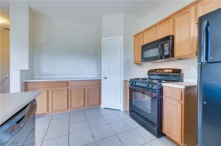 Photo #6: 2715083 Listing