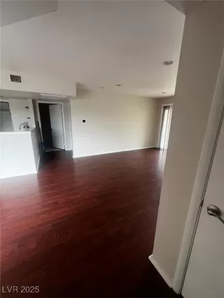 Photo #1: 2715108 Listing 