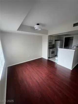 Photo #3: 2715108 Listing 