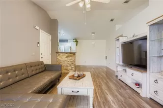Photo #2: 2715131 Listing