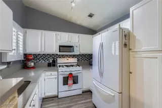 Photo #5: 2715131 Listing