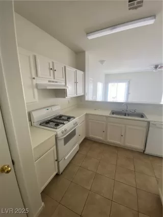 Photo #5: 2715157 Listing 