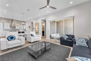 Photo #6: 2715161 Listing