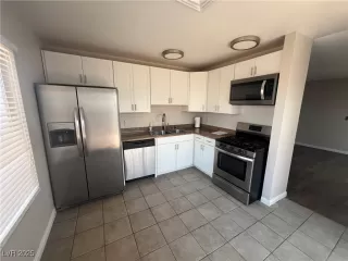 Photo #5: 2715165 Listing 