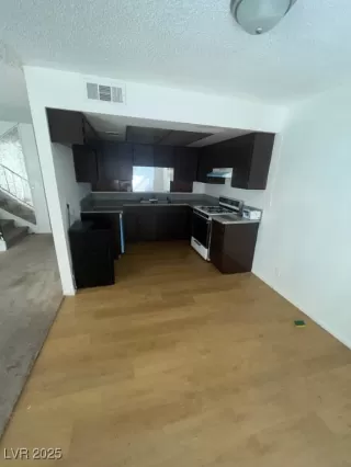 Photo #5: 2715170 Listing 