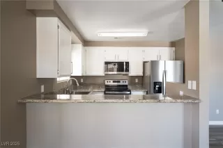 Photo #6: 2715179 Listing