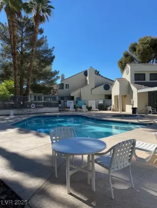 Photo #2: 2715183 Listing 