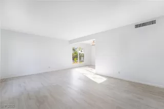 Photo #3: 2715309 Listing