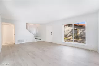 Photo #4: 2715309 Listing