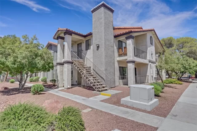 MLS: 2715315 Condo For Sale