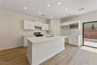 Photo #4: 2715328 Listing