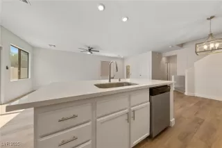Photo #6: 2715328 Listing