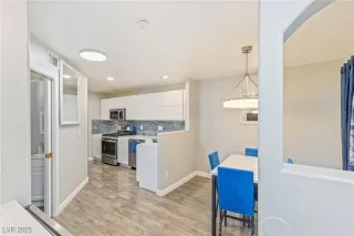 Photo #4: 2715388 Listing