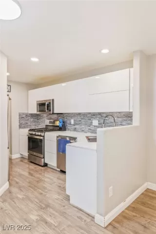 Photo #6: 2715388 Listing