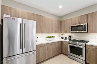 Photo #4: 2715411 Listing 