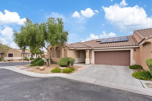 MLS: 2715474 Condo For Sale