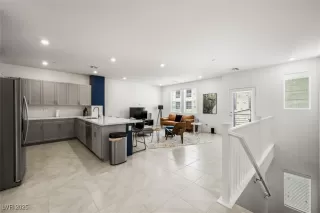 Photo #3: 2715566 Listing